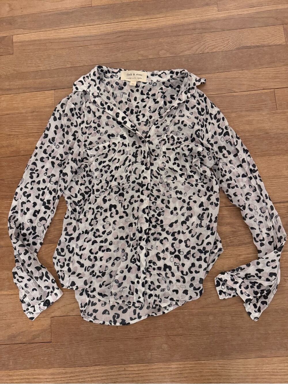 Cloth & Stone Women's Abstract Animal Print Button Down Shirt - Size XS
 b4